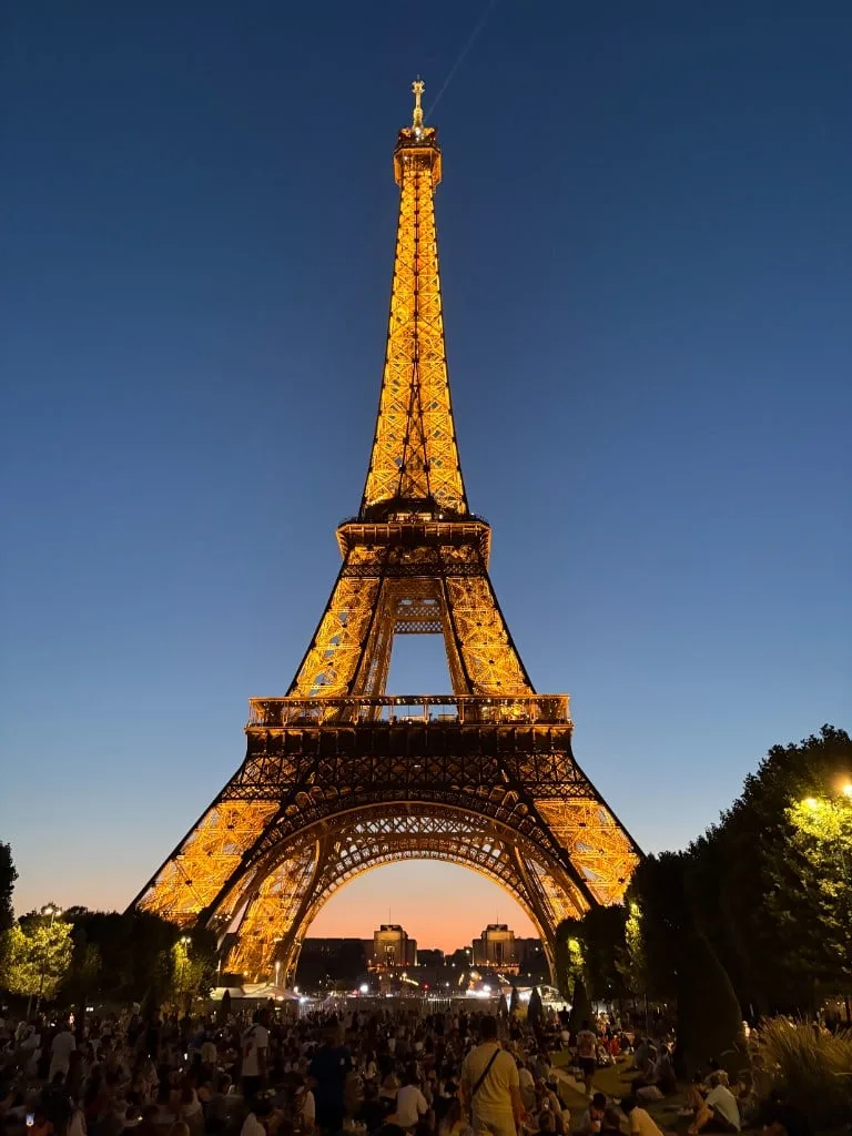 Temporary stand-in photograph (the Eiffel Tower at dusk). Replace with a figure from the work.